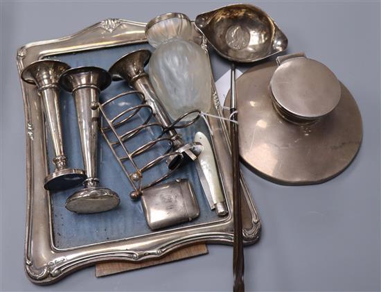 An Edwardian silver inkwell, photo frame and sundry small silver.